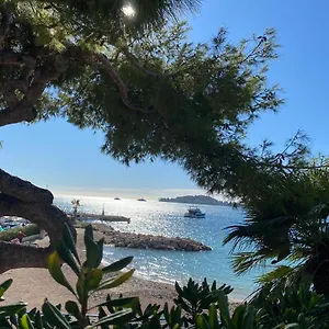 https://au-ptit-bonheur.fr-provencehotel.com